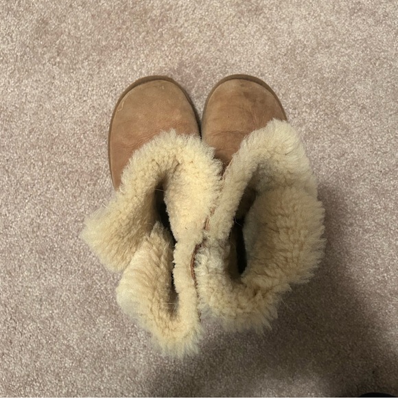Chestnut Bailey Button Uggs size 6 - Picture 4 of 5